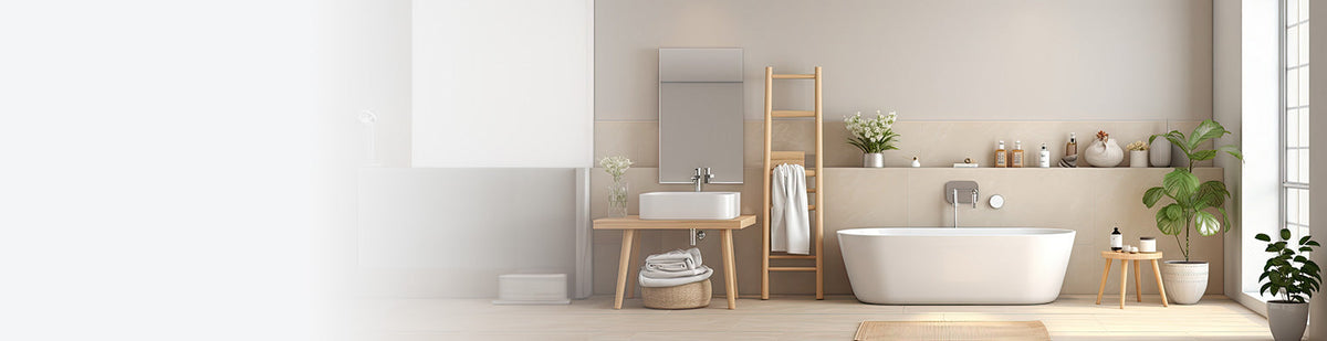 Modernes Badezimmer mit einer mittig stehenden Badewanne, dahinter diverse Beautyprodukte, eine Hantuchleiter und Pflanzen.