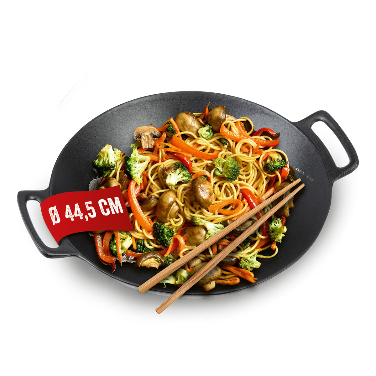 Grillwok aus emailliertem Gusseisen Ø44,5 cm mit Gemüse und Nudeln, vielseitig für Gas- und Holzkohlegrills geeignet.