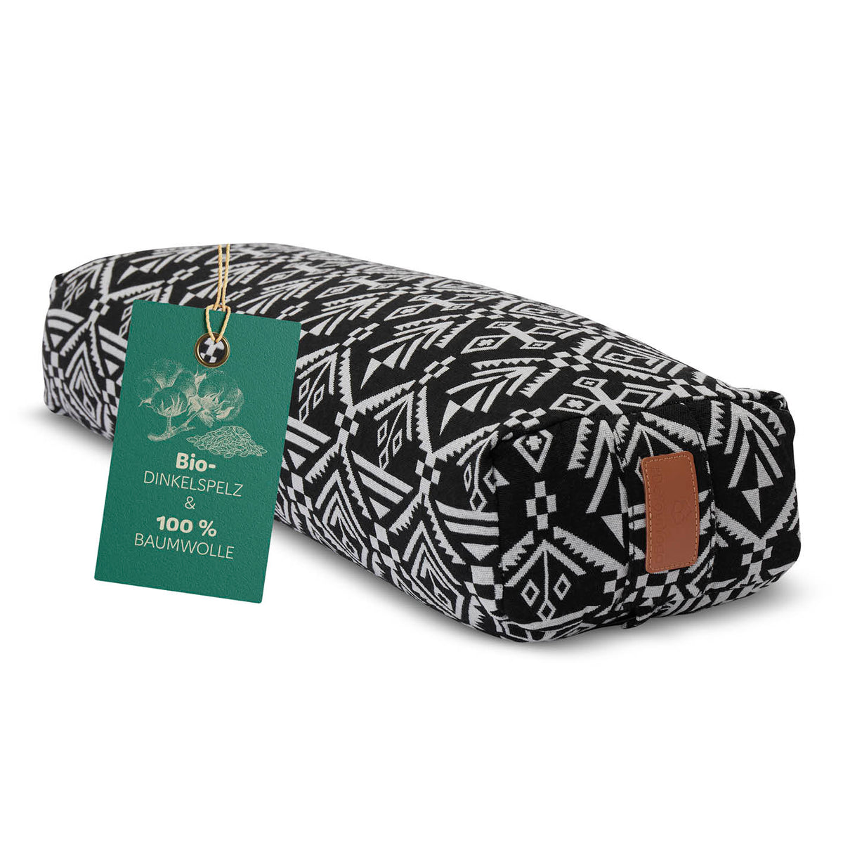 Yoga-Bolster Paravati - gefüllt mit Bio-Dinkelspelz, 67 x 22 x 13 cm, schwarzer Baumwollbezug mit weißem Musterdruck.