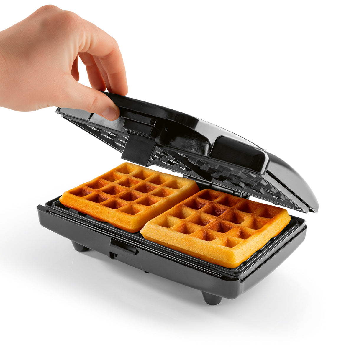 Waffeleisen für 2 Belgische Waffeln geöffnet mit zwei goldbraunen Waffeln