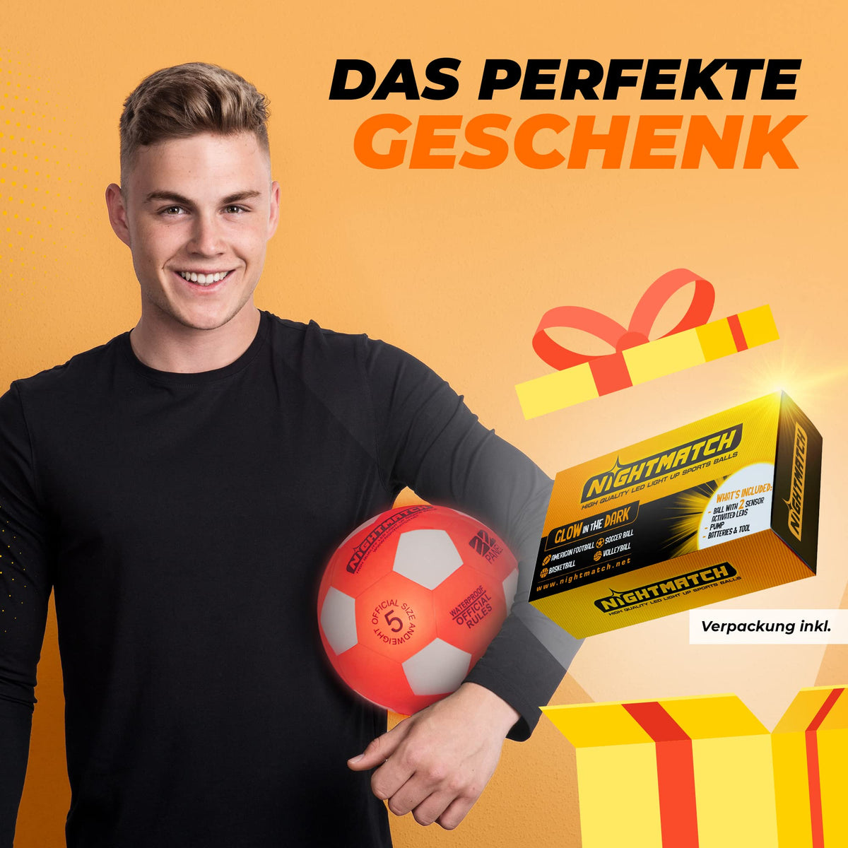 Leuchtfußball - Komplettset - Orange-Weiss wird von jungem Mann gehalten, Geschenkverpackung sichtbar auf oranges Lichtspiel.