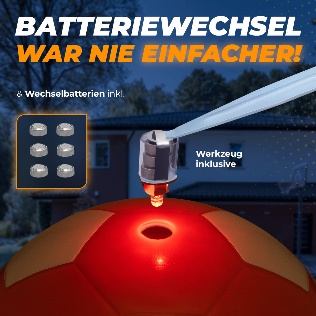 Leuchtfußball - Komplettset - Orange-Weiss mit einfachem Batteriewechsel, Wechselbatterien und passendem Werkzeug bei dunklem Hintergrund.