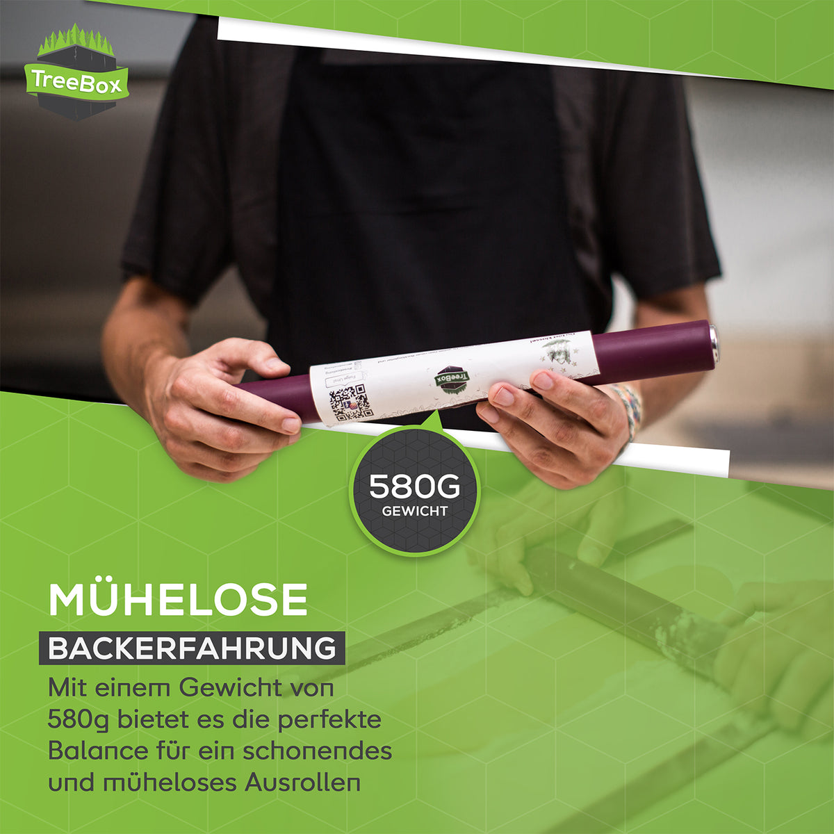 Teigroller aus Silikon - Lila in der Hand, ergonomisch und mit 580g für müheloses, gleichmäßiges Ausrollen von Teig.
