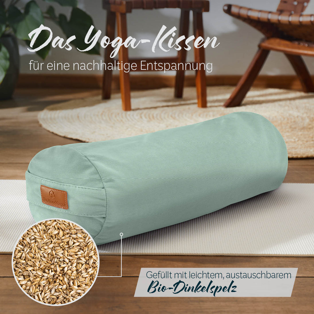 Yoga-Bolster Tarik - gefüllt mit Bio-Dinkelspelz - 68 x 22 x 22 cm - Pastellgrün auf Yogamatte