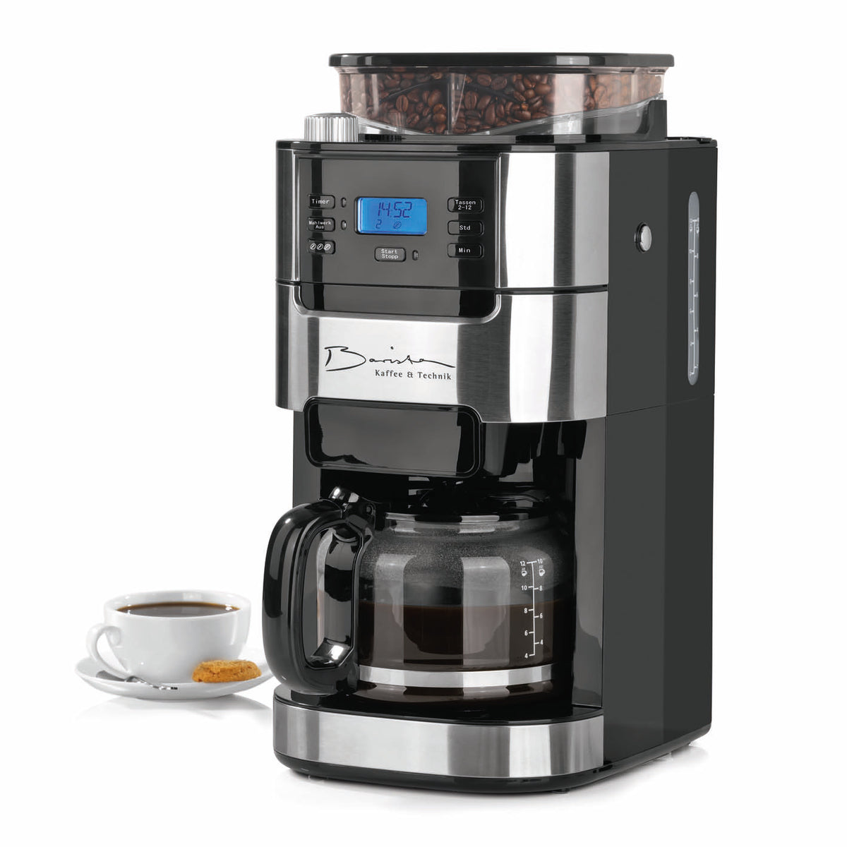 Kaffeemaschine mit Mahlwerk mit Bohnenbehälter Glaskanne und frisch gebrühtem Kaffee neben Tasse