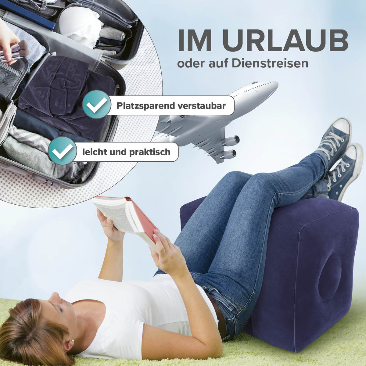 Frau entspannt mit hochgelegten Beinen auf dem Stufenbett, das platzsparend verstaut und ideal für Reisen geeignet ist.