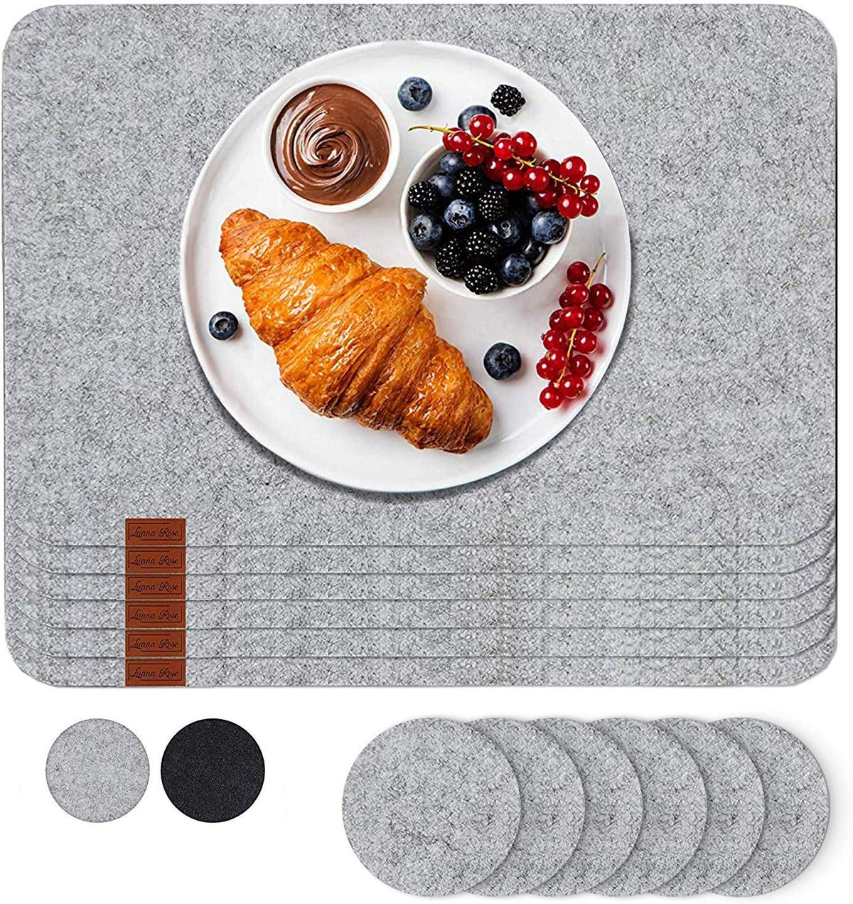 Filz Tischset - 12-teilig inkl. Glasuntersetzer - Hellgrau mit gedecktem Frühstücksteller und frischen Beeren auf weicher Filzoberfläche.