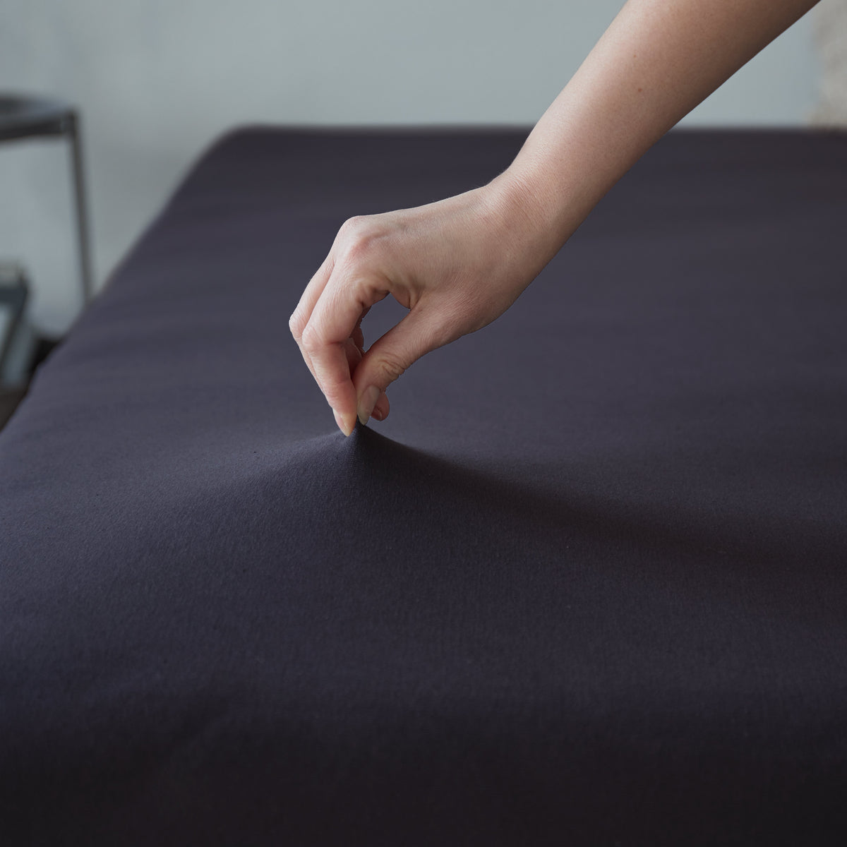 Comfort Jersey Spannbettlaken 160 g/m² 100% Baumwolle 140-160 x 200 cm Anthrazit mit optimaler Passform und elastischem Rundum-Gummizug.