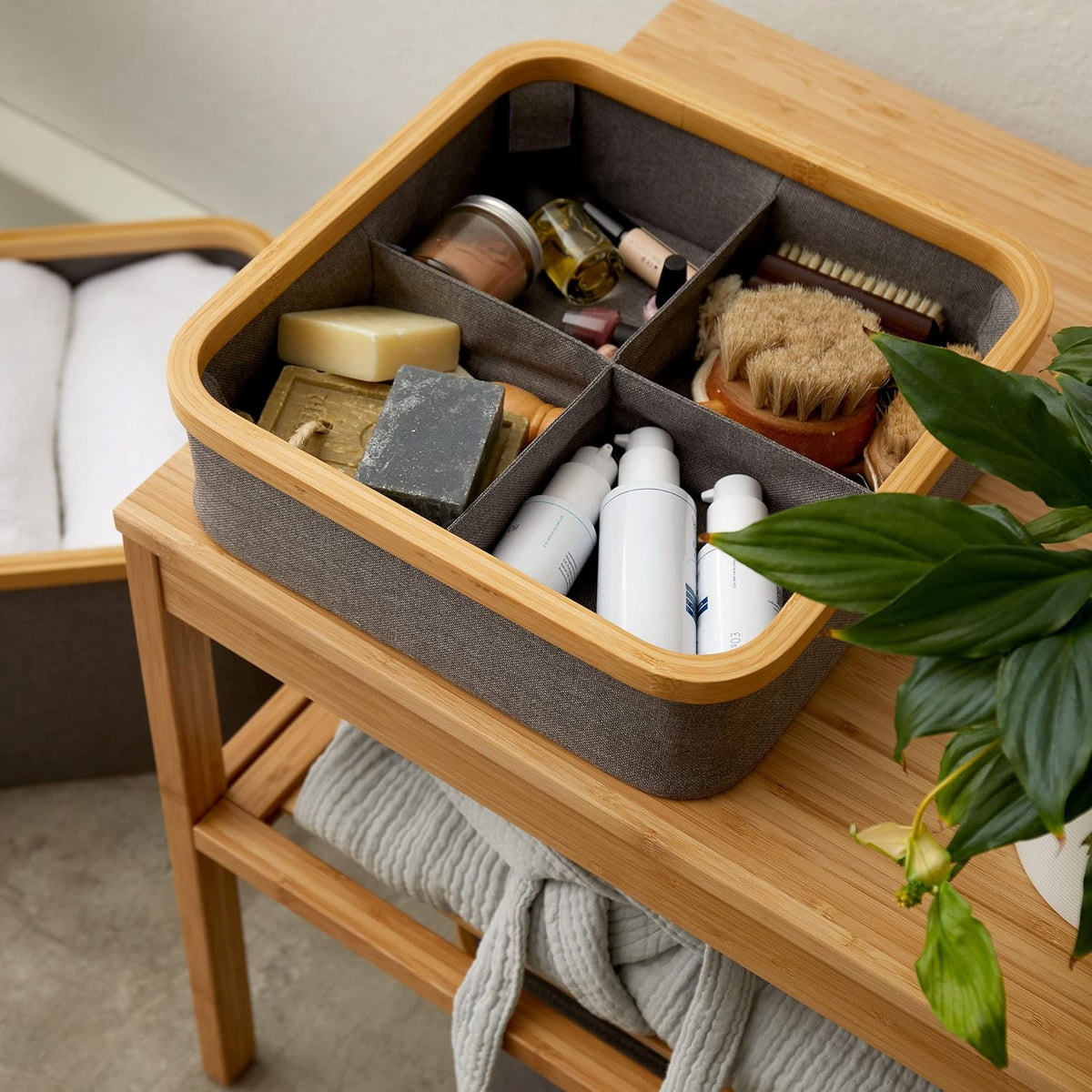 Organizer mit Bambus-Rahmen - 3er-Set - 30 x 30 x 9 cm (3/4/9 Aufteilung) in Taupe, praktische Aufbewahrungsbox für Badaccessoires.