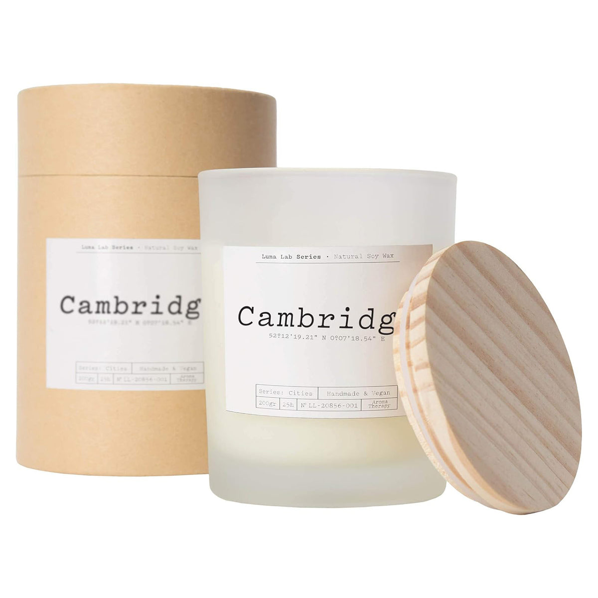 Duftkerze City Memories "Cambridge" mit blumigem und holzigem Zedernholzduft, nachhaltiges Sojawachs, handgegossen im stilvollen Glas.