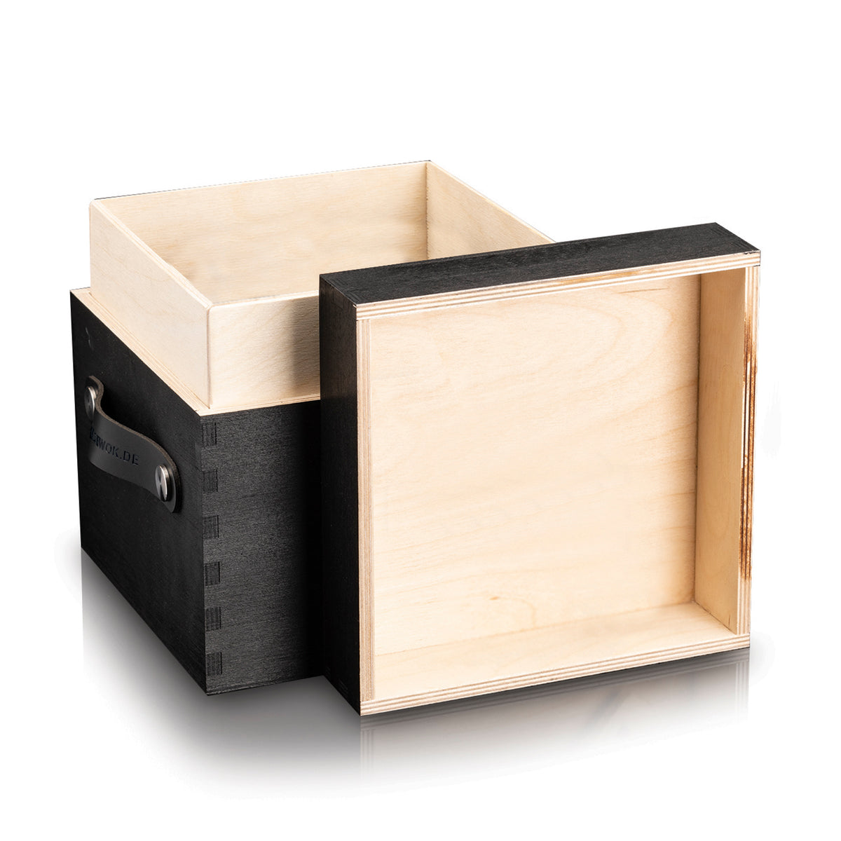 Transportbox für Tisch-Kochset für bis zu 2 Personen - 21 x 21 x 21 cm - schwarz aus Birkenholz mit Ledergriffen, offen und hochqualitativ verarbeitet.
