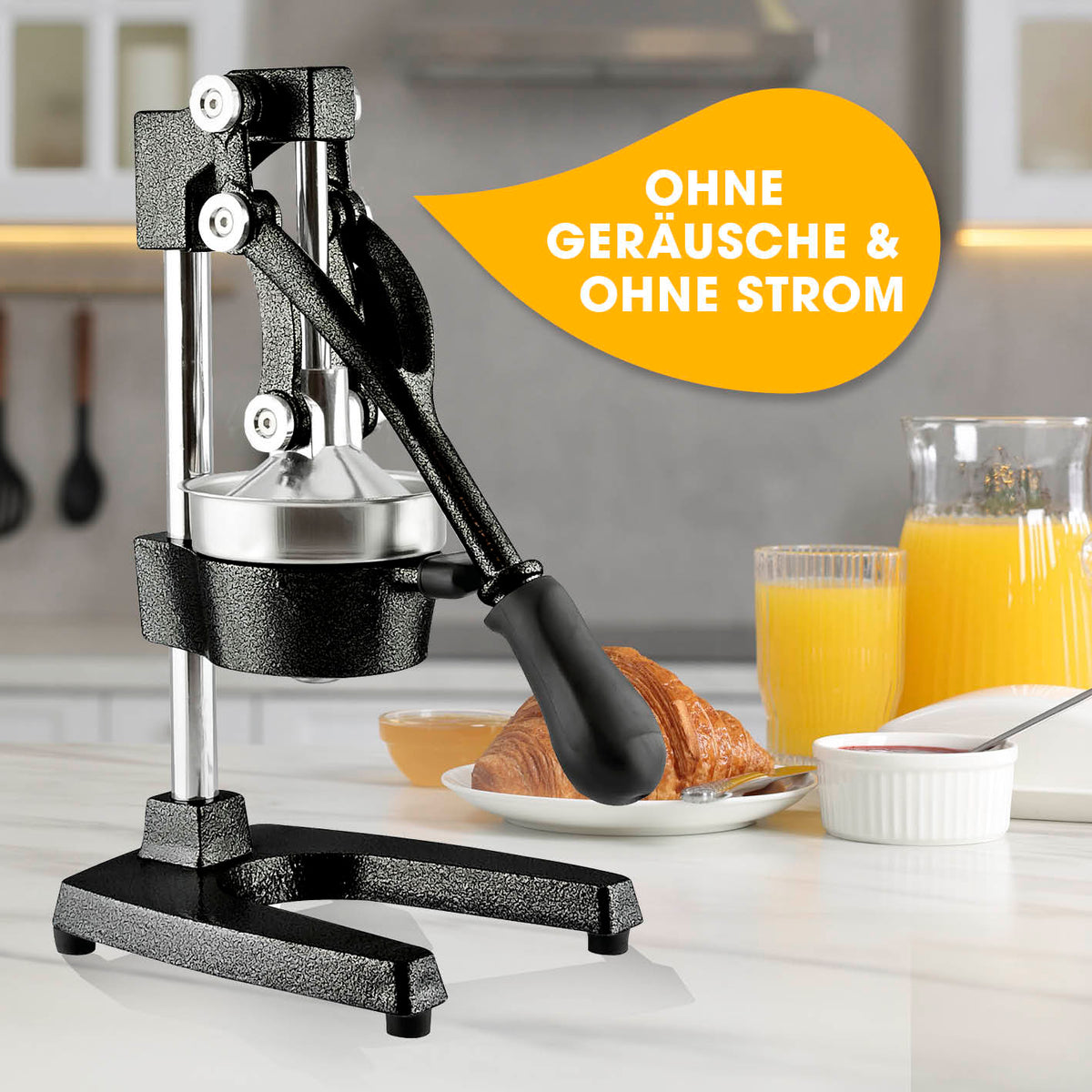 Set Saftpresse & Orangenspender - Schwarz/Silber zeigt geräuschloses, manuelles Entsaften mit robustem Gusseisen und verchromtem Spender.
