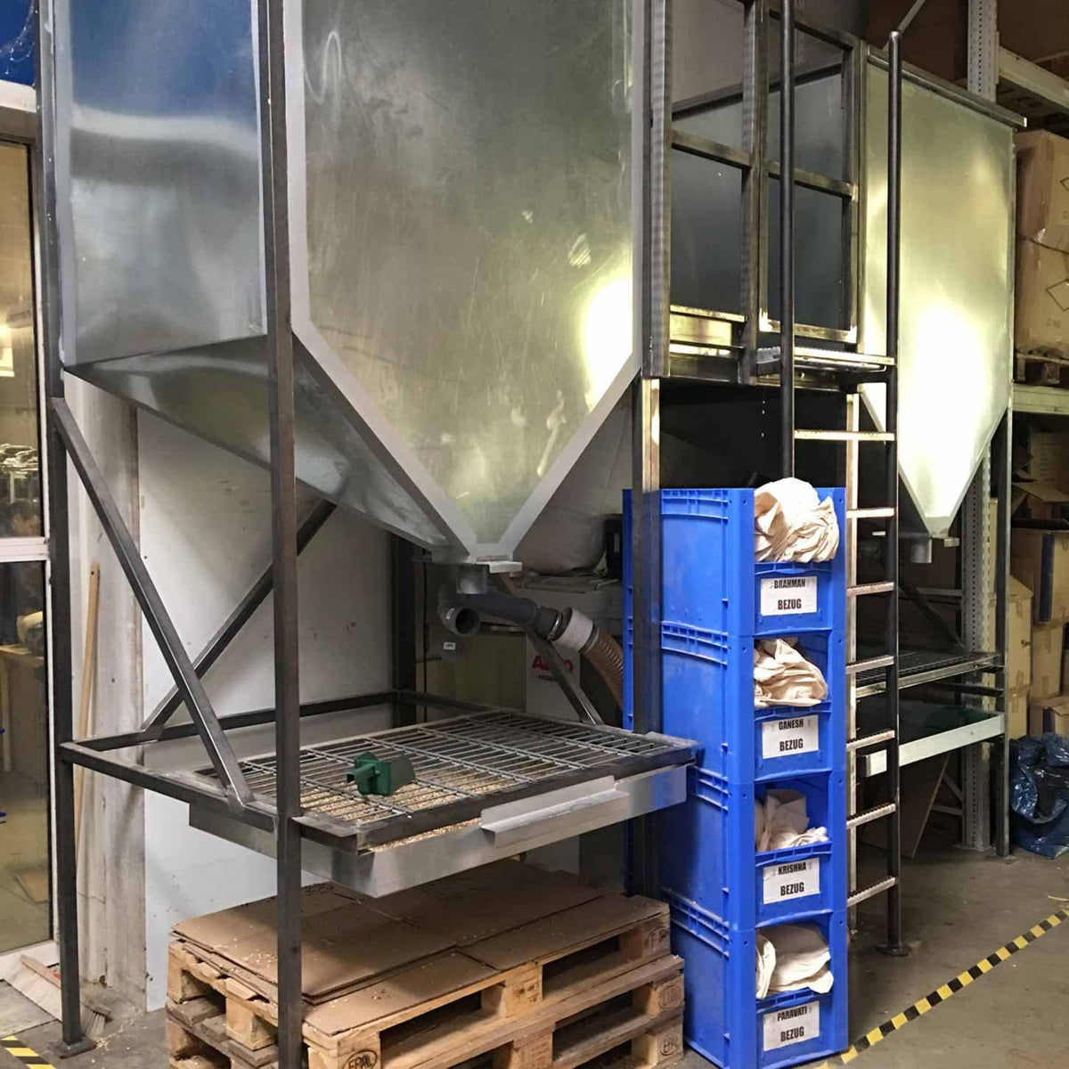 Bio Dinkelspelz zum Befüllen & Nachfüllen von Kissen & Bolstern - 2 kg in industrieller Abfüllanlage zur Qualitätskontrolle.