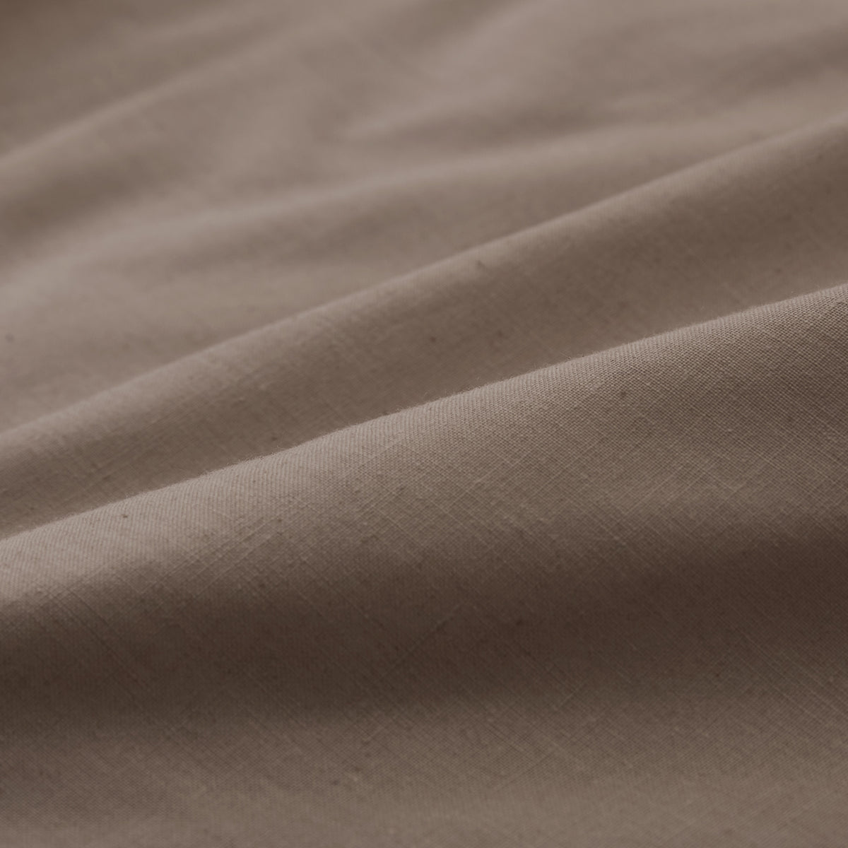 Premium Bettwäsche Everyday - Ganzjahres Bettbezug 155x200 cm & Kissenbezug 80x80 cm in weichem Taupe-Polycottonstoff.