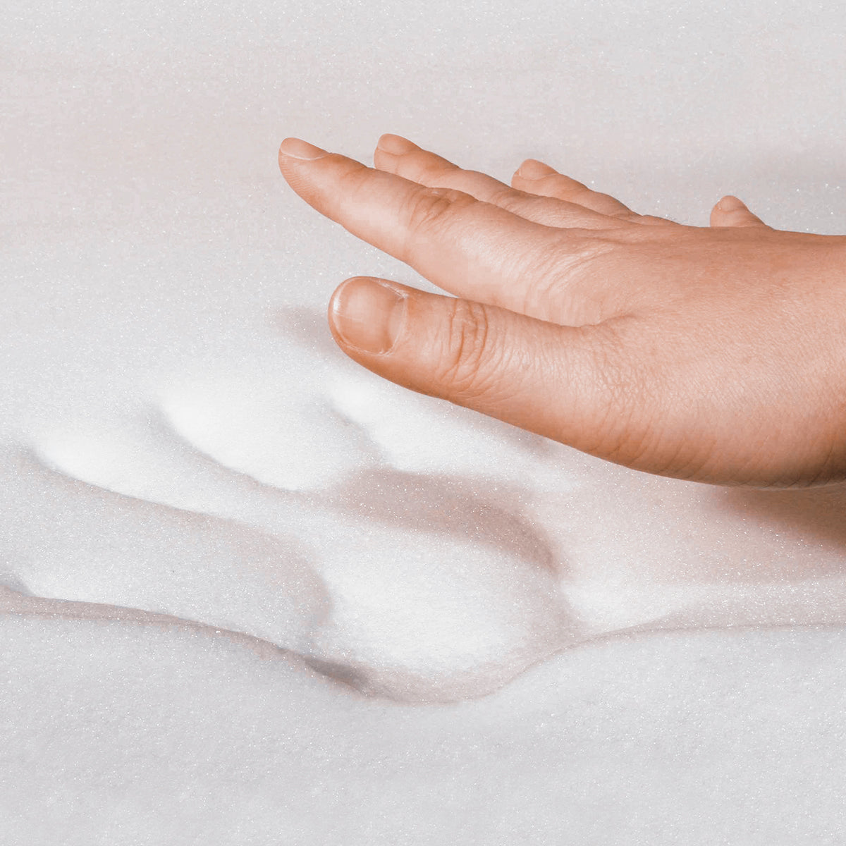 Ergonomisches Gel-Sitzkissen inkl. Fleecebezug - grau mit Memory-Foam-Gel-Kombination für individuellen Sitzkomfort.
