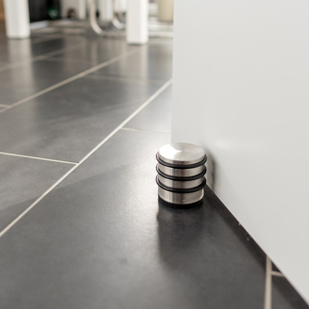 Edelstahl Türstopper Chrom-Design hoch 8 Stück mit drei Gummiringen und rutschfester Gummifläche für jeden Boden.