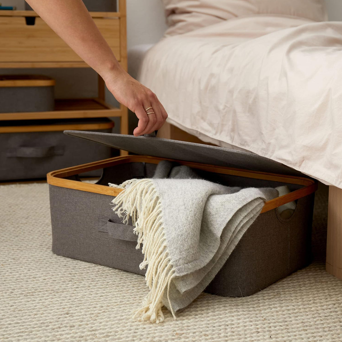 Aufbewahrungsbox mit Bambus-Rahmen - 2er-Set - Grau, faltbar, platzsparend, ideale Unterbett-Organisation von LUMALAND.