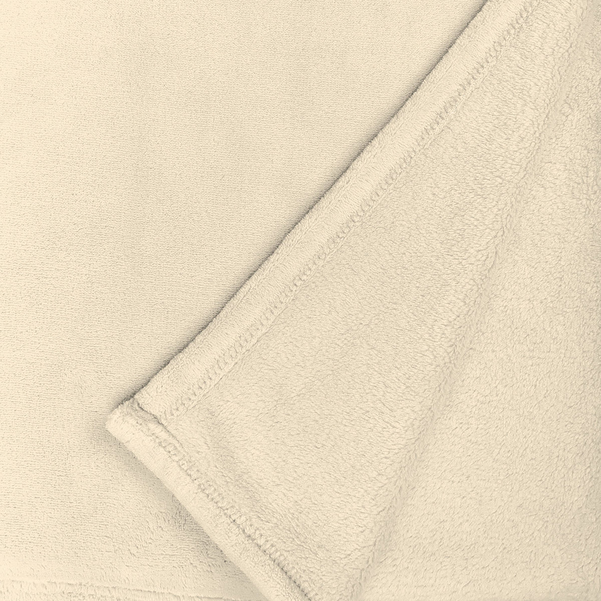 Kuscheldecke - 220x240 cm beige aus weichem Coral-Fleece, pflegeleicht, vielseitig als Sofadecke, Tagesdecke oder Wolldecke nutzbar.