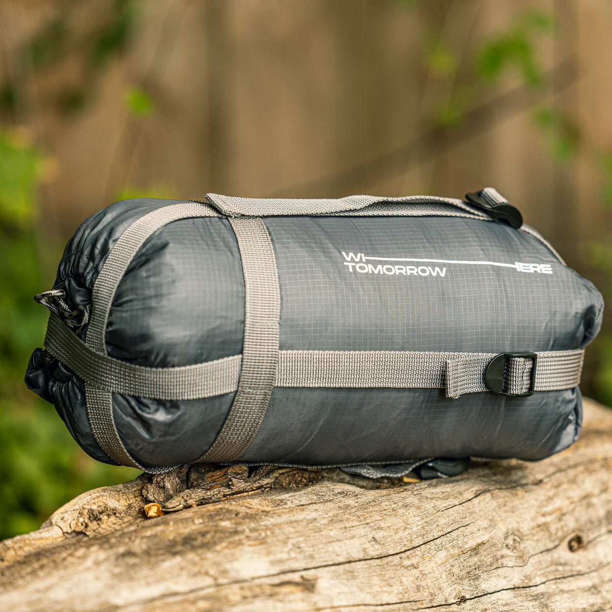 Camping Schlafsack Small & Light - Mumienschlafsack grau-navyblau, wasserabweisend, mit Packsack und Kordelzug, ideal für Outdoor- und Campingtouren.