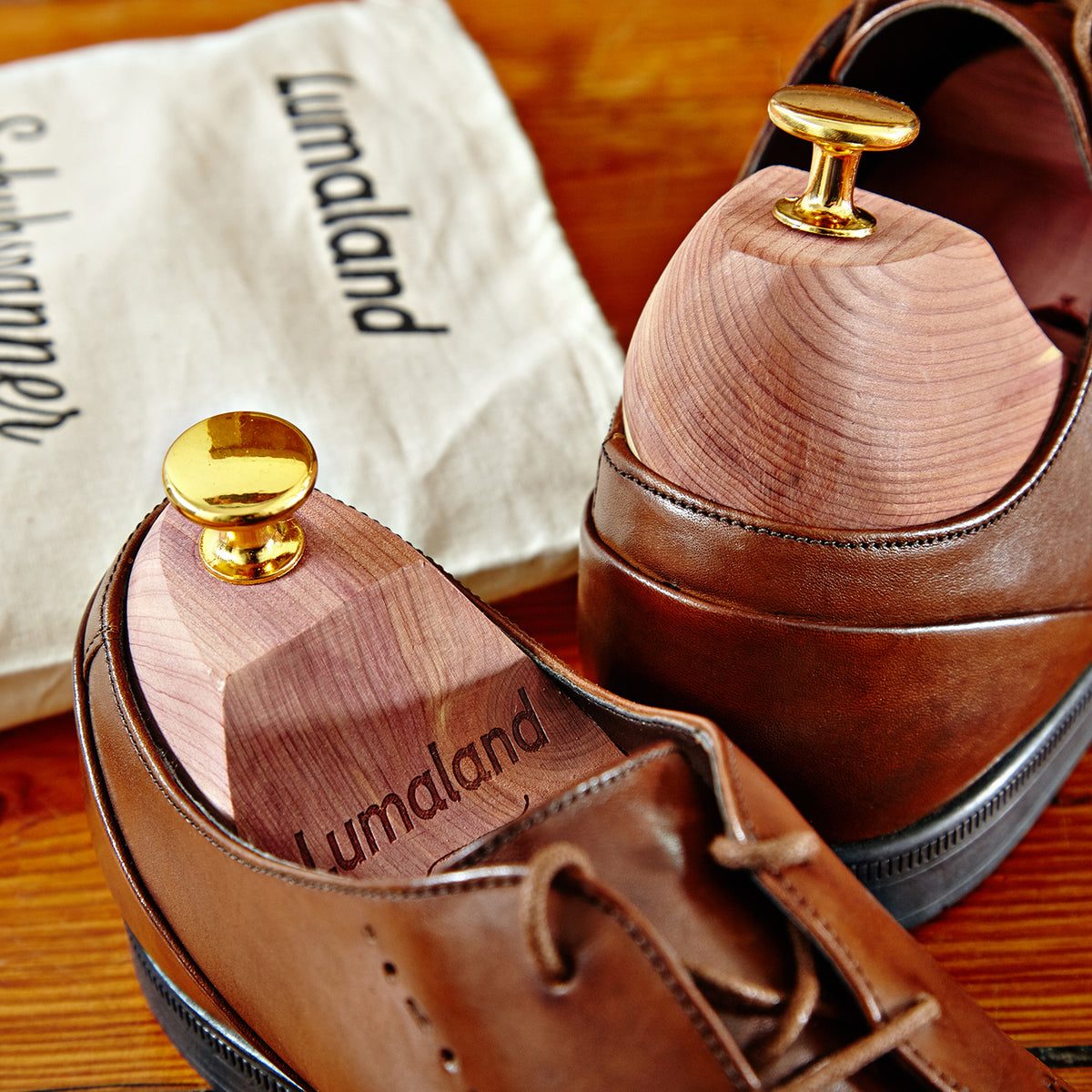 Schuhspanner unisex - Zedernholz - Größe 42/43 aus hochwertigem Zedernholz mit Baumwoll-Aufbewahrungsbeutel, perfekter Form und Feuchtigkeitsaufnahme.