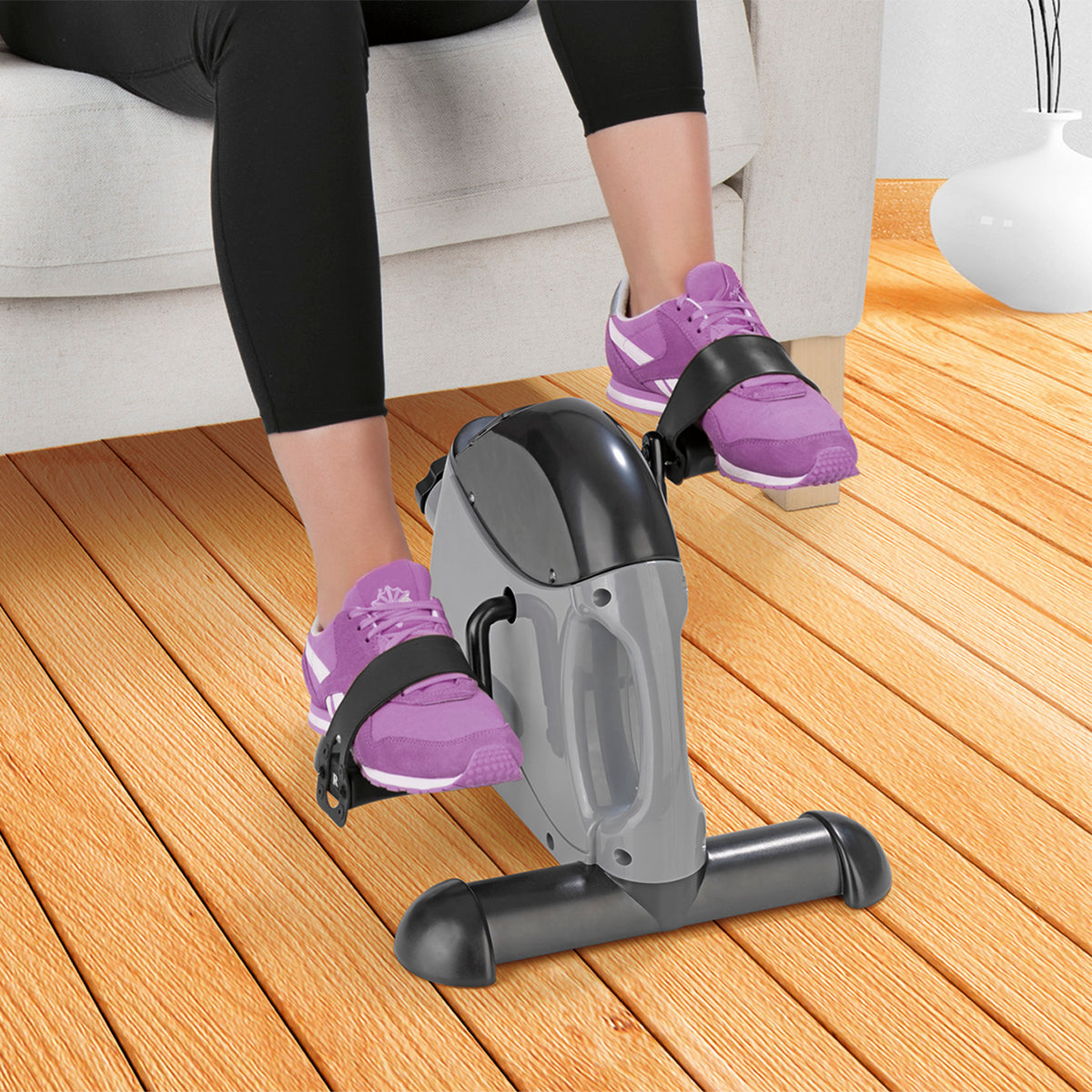 Mini-Trainer mit Metallschwungrad - grau/schwarz, kompakt für Arm- und Beintraining, inklusive Trainingscomputer und Widerstandsregulierung.