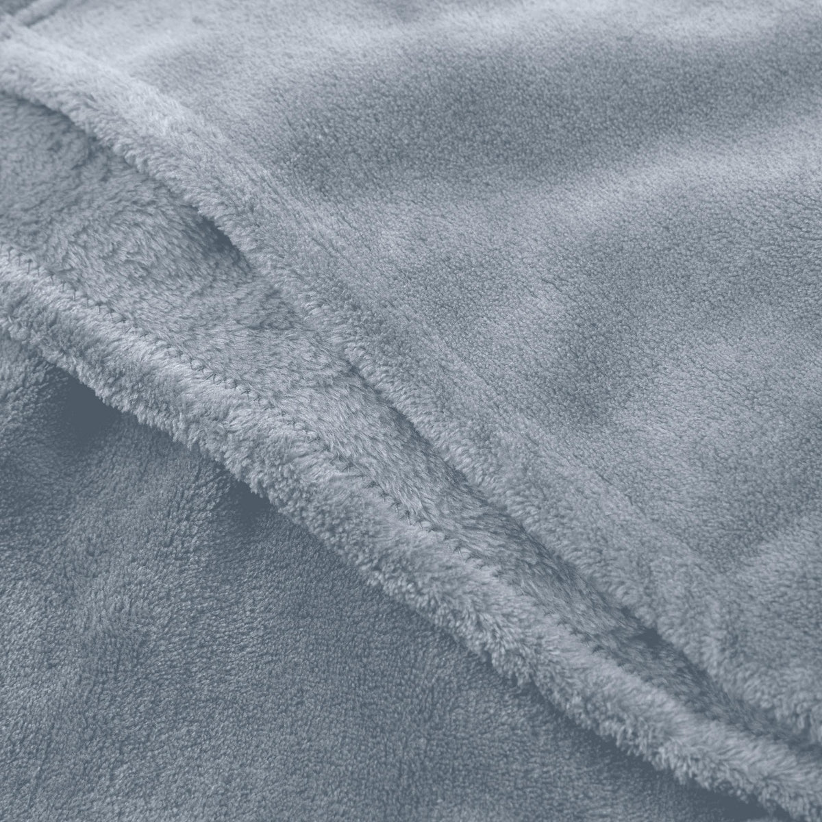 Kuscheldecke - 220x240 cm - Hellblaue weiche Coral-Fleece Decke, ideal als Sofadecke, Tagesdecke, pflegeleicht und waschbar bei 30°C.