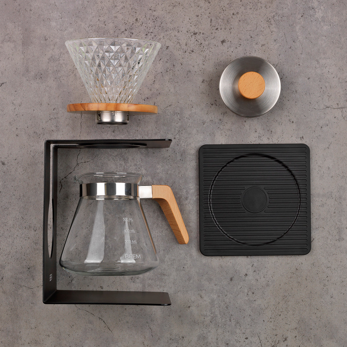 Kaffeebereiter Set Pour Over - 4-tlg. - 600 ml - schwarz/Edelstahl, Glas, Holzoptik und Silikonunterlage, modernes Design.