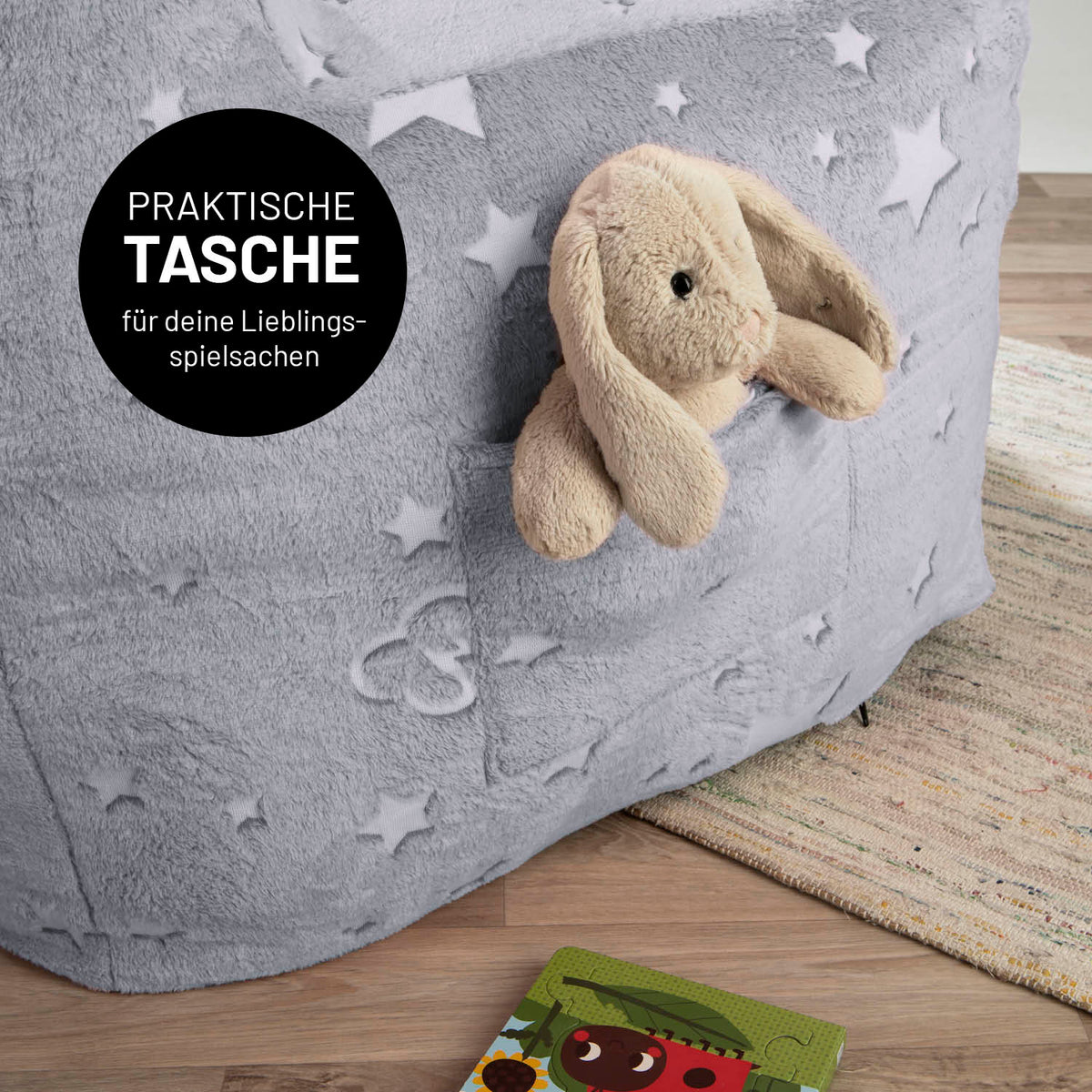Sessel „Glow in the Dark“ - Grau mit praktischem Aufbewahrungsfach und leuchtendem Sternenmuster für Kinderzimmerkomfort und Spielspaß.