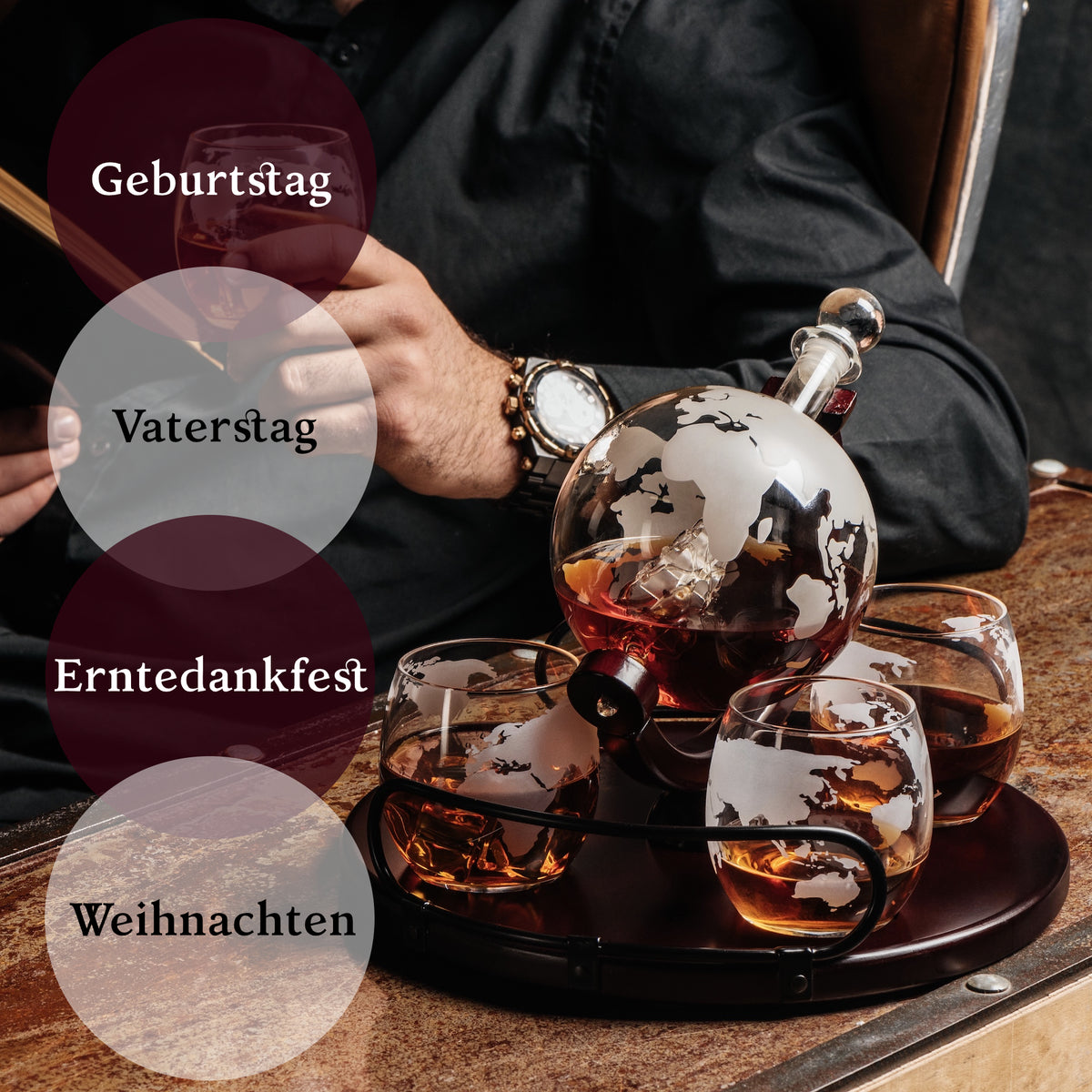 8-in-1-Whisky-Dekanter-Seta – 4 Gläser mit Globus-Dekanter, Holzständer und Gravurgläsern, perfekt als Geschenk für Genießer.