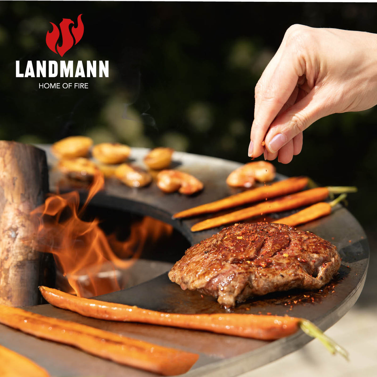 Feuerschalen-Wagen + Plancha-Grill KORREO - Ø 70 cm mit abnehmbarer Plancha und Feuerschale zum gleichzeitigen Grillen und Kochen.
