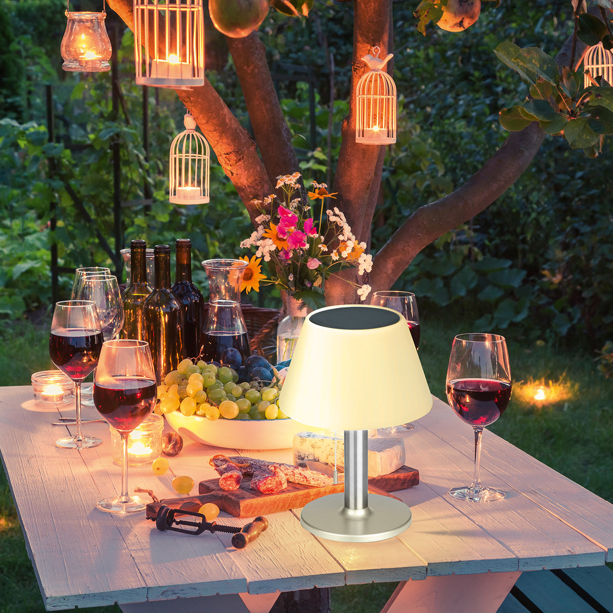Solar-Tischleuchte - Edelstahl/weiß mit warmweißem LED-Licht, Edelstahl-Optik, Höhe ca. 29 cm, ideal für den Außenbereich am Tisch.