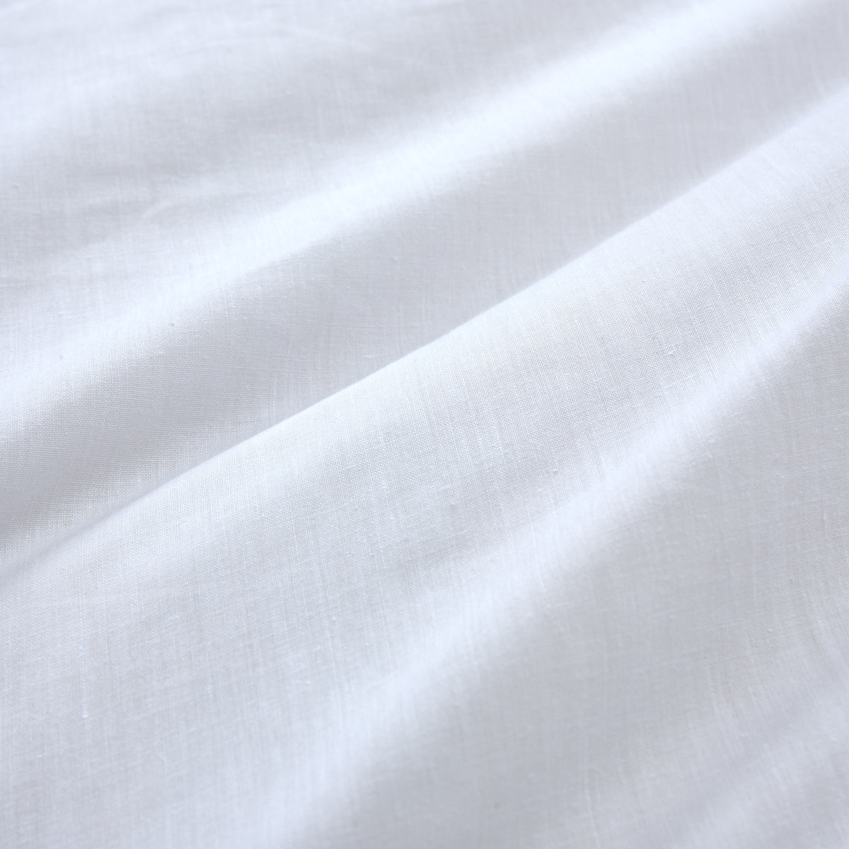 Premium Bettwäsche Everyday - Ganzjahres Bettbezug 155x200 cm & Kissenbezug 80x80 cm in weicher weißer Polycotton Qualität.