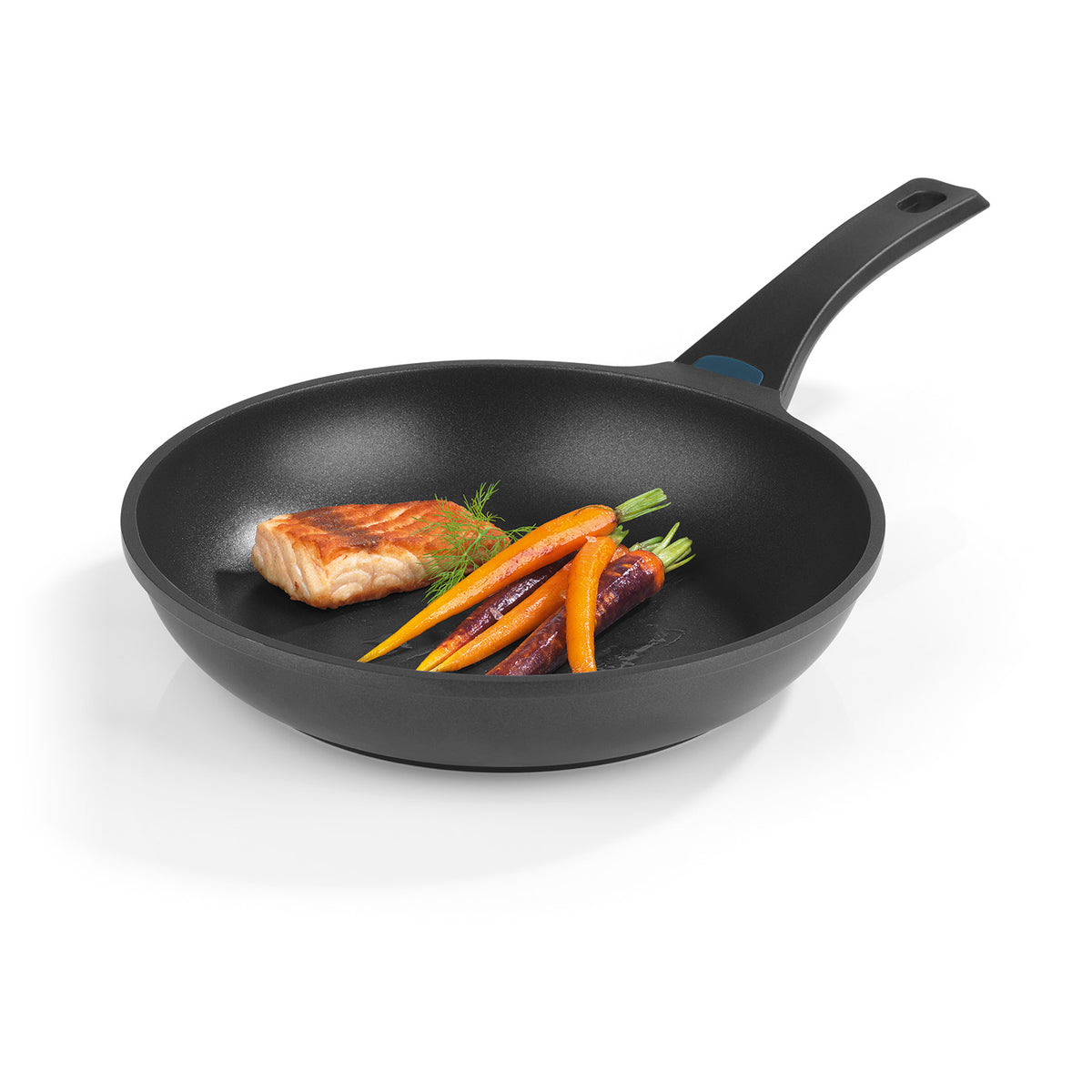 Aluguss-Topf- und Pfannen-Set - 8-teilig - Midnight Edition, 24 cm Pfanne mit gebratenem Lachs und Gemüse, backofen- und induktionsgeeignet.