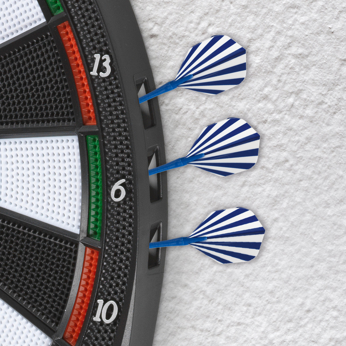 Dartscheibe mit 6 Pfeilen und 6 Ersatzspitzen + Batterien, elektrische Dartscheibe mit Soundeffekten und LCD-Anzeige.