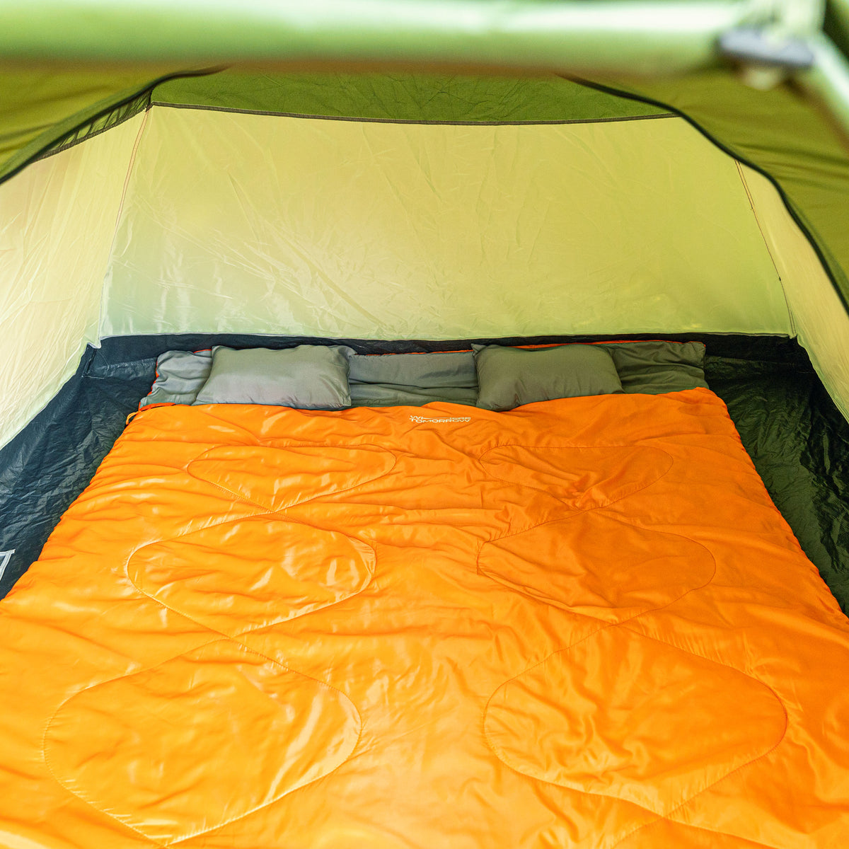 Doppelschlafsack mit Tragetasche - 2-Personen Schlafsack 190x150 cm, wasserabweisend, für Camping und Outdoor in Dunkelgrün.