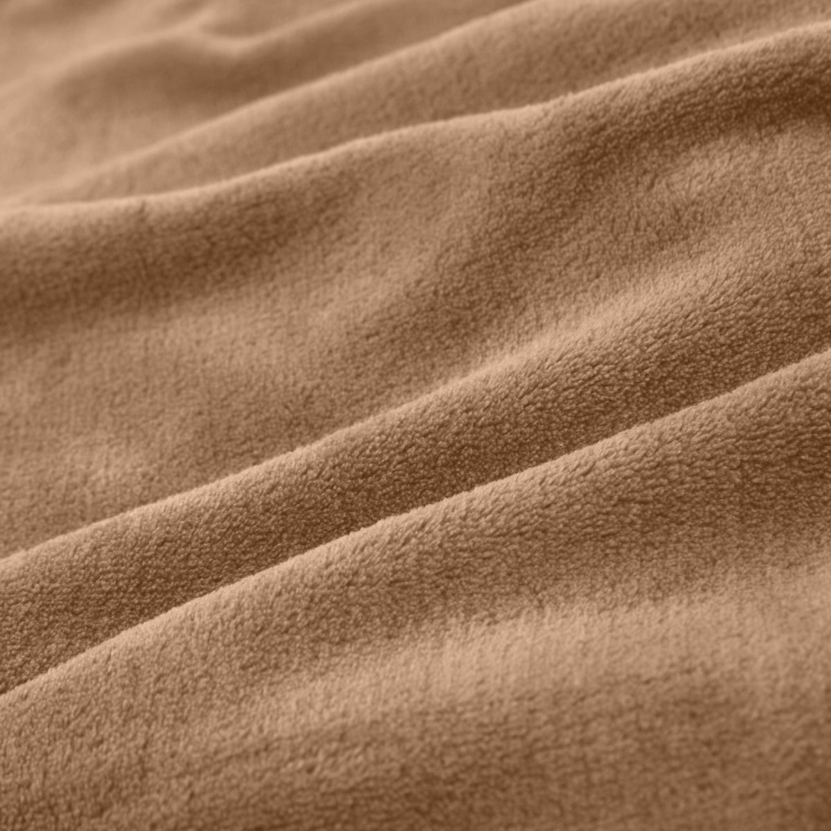 Kuscheldecke - 150x200 cm - Sofadecke & Tagesdecke - Hellbraun aus weichem Coral-Fleece, atmungsaktiv und pflegeleicht.