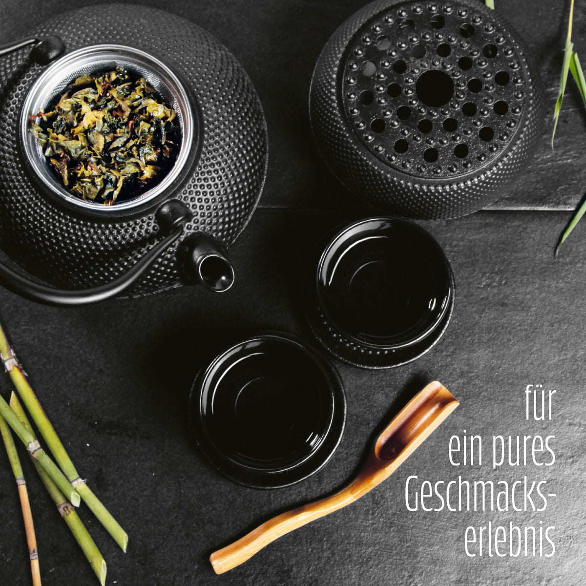 Tee-Set 8-teilig mit 1,4 Liter Gusseiserner Tetsubin Teekanne, Stövchen, 2 Bechern und Untersetzern in Schwarz