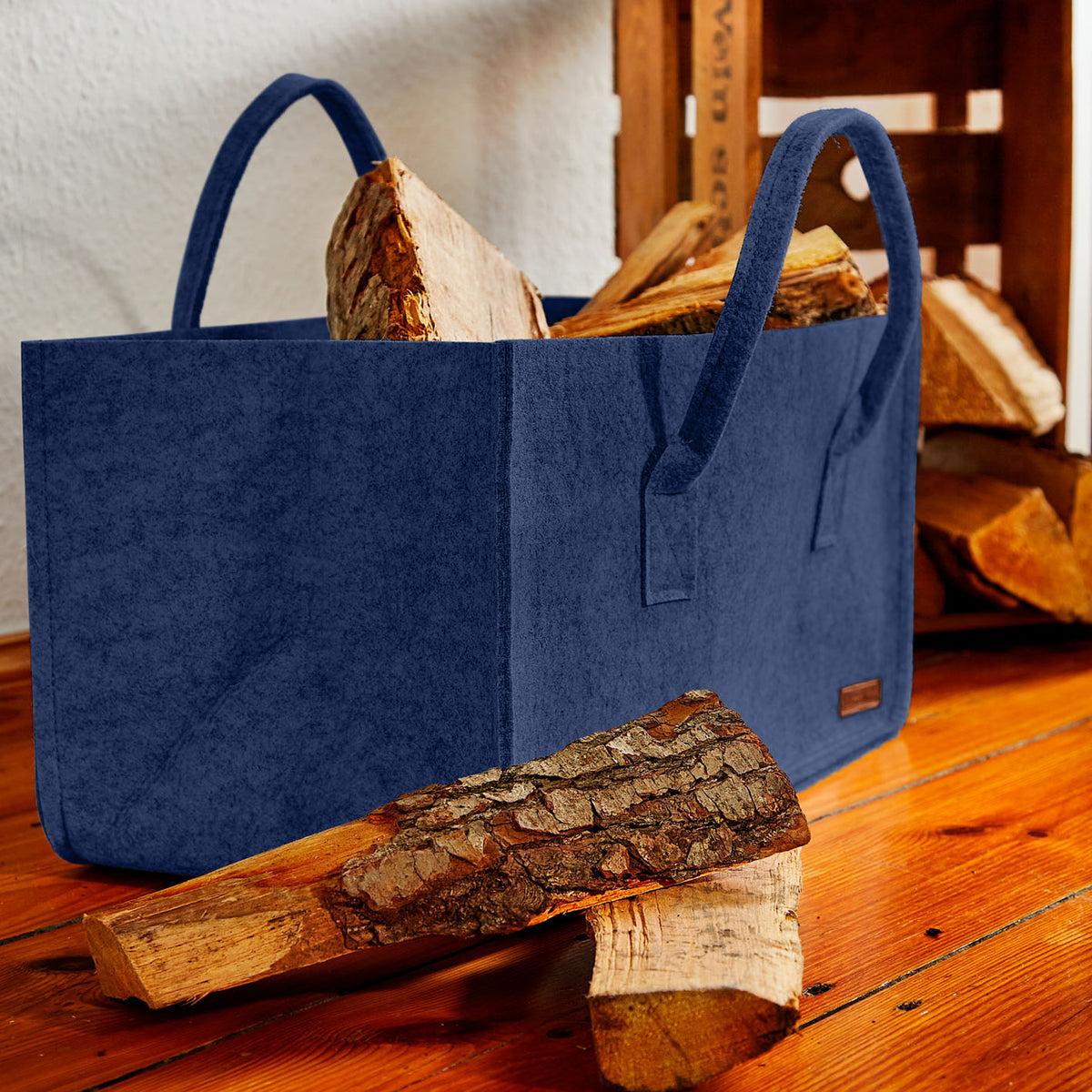 Kaminholztasche aus Filz mit Tragegriff - 50 x 25 x 25 cm - Mitternachtsblau mit Brennholz