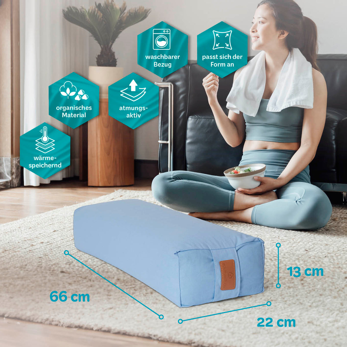 Yoga-Bolster Paravati - gefüllt mit Bio-Dinkelspelz, 67x22x13 cm, waschbarer Bezug und atmungsaktiv, hellblau.