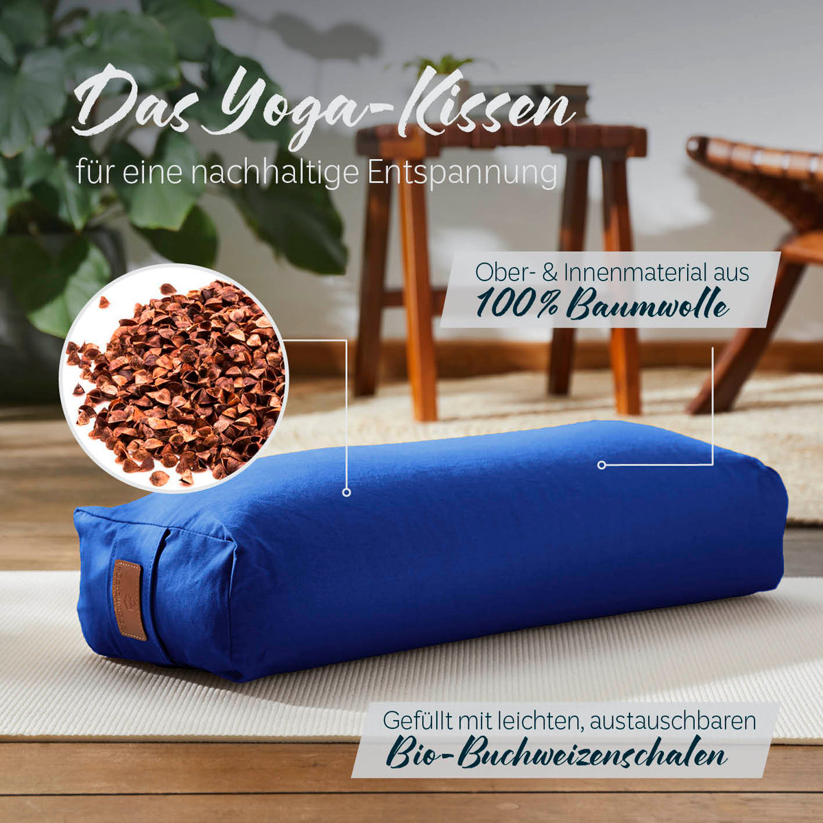 Yoga-Bolster Paravati navyblau, gefüllt mit leichten Bio-Buchweizenschalen, Bezug aus 100% Baumwolle, 67 x 22 x 13 cm.