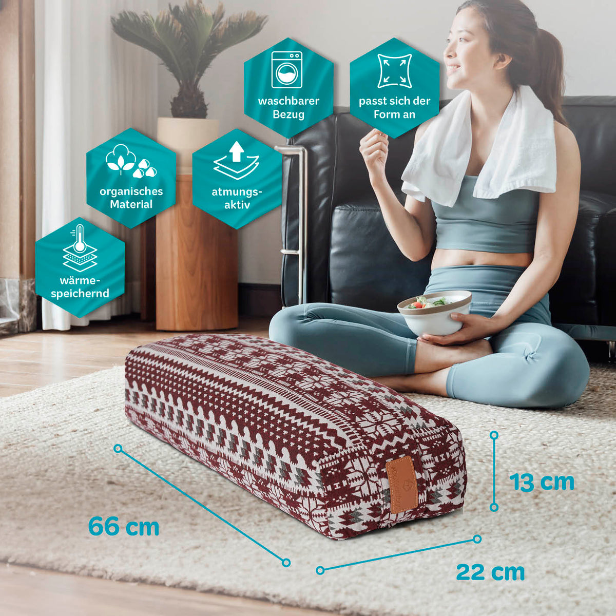 Yoga-Bolster Paravati mit Bio-Buchweizenschalen, 67x22x13 cm, waschbarer Bezug, atmungsaktiv, wärmespeichernd, passt sich der Form an.