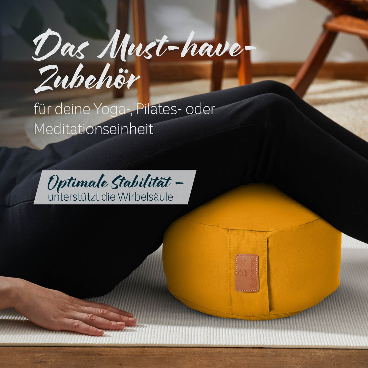 Yoga-Kissen Vishnu in Currygelb, rund 30x30x15 cm, gefüllt mit Bio-Buchweizenschalen für optimale Stabilität bei Yoga und Pilates.