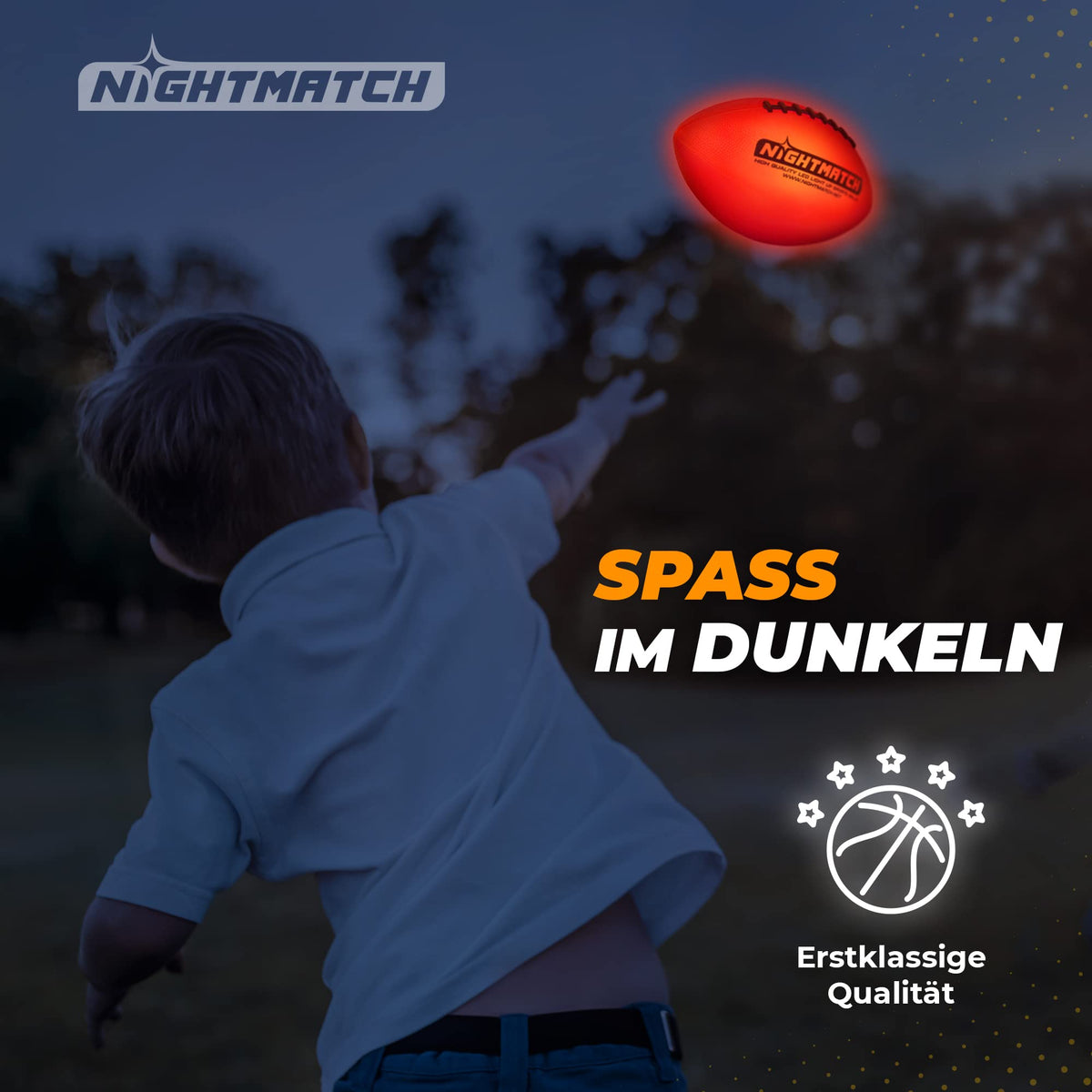 Leuchtfootball - Komplettset - Gr.3 - Orange leuchtet nach Wurf im Dunkeln, ermöglicht spielerischen Freizeitspaß bei schlechten Lichtverhältnissen.