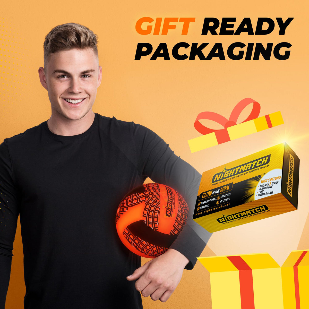 Leuchtender LED-Volleyball - Größe 5 - Schwarz/Orange wird von jungem Mann gehalten, Geschenkverpackung und leuchtendes Design hervorgehoben.