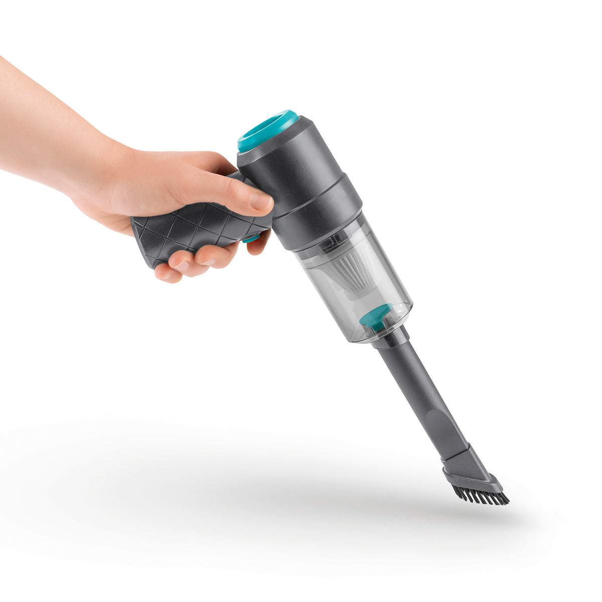 2-in-1-Akkusauger - Grau/Blau in Hand gehalten mit transparentem Staubbehälter und aufgesetzter Bürstendüse