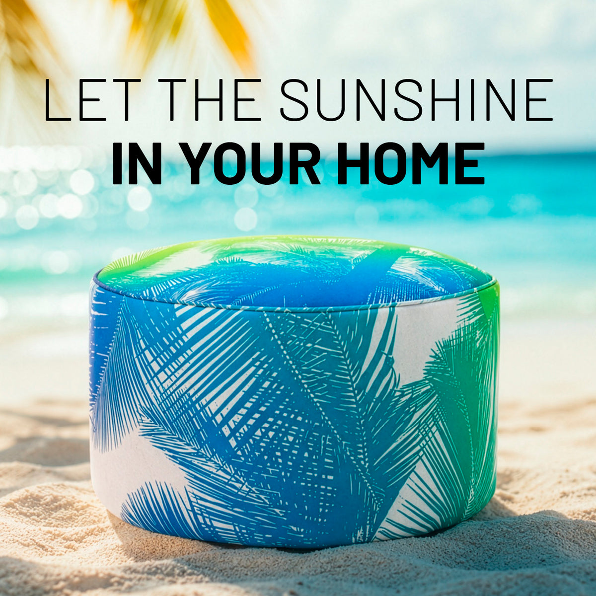 Sitzsack Pouf Tropical mit lebhaftem Blattmuster in Blau- und Grüntönen, ideal für entspannte Sitzgelegenheiten drinnen und draußen.