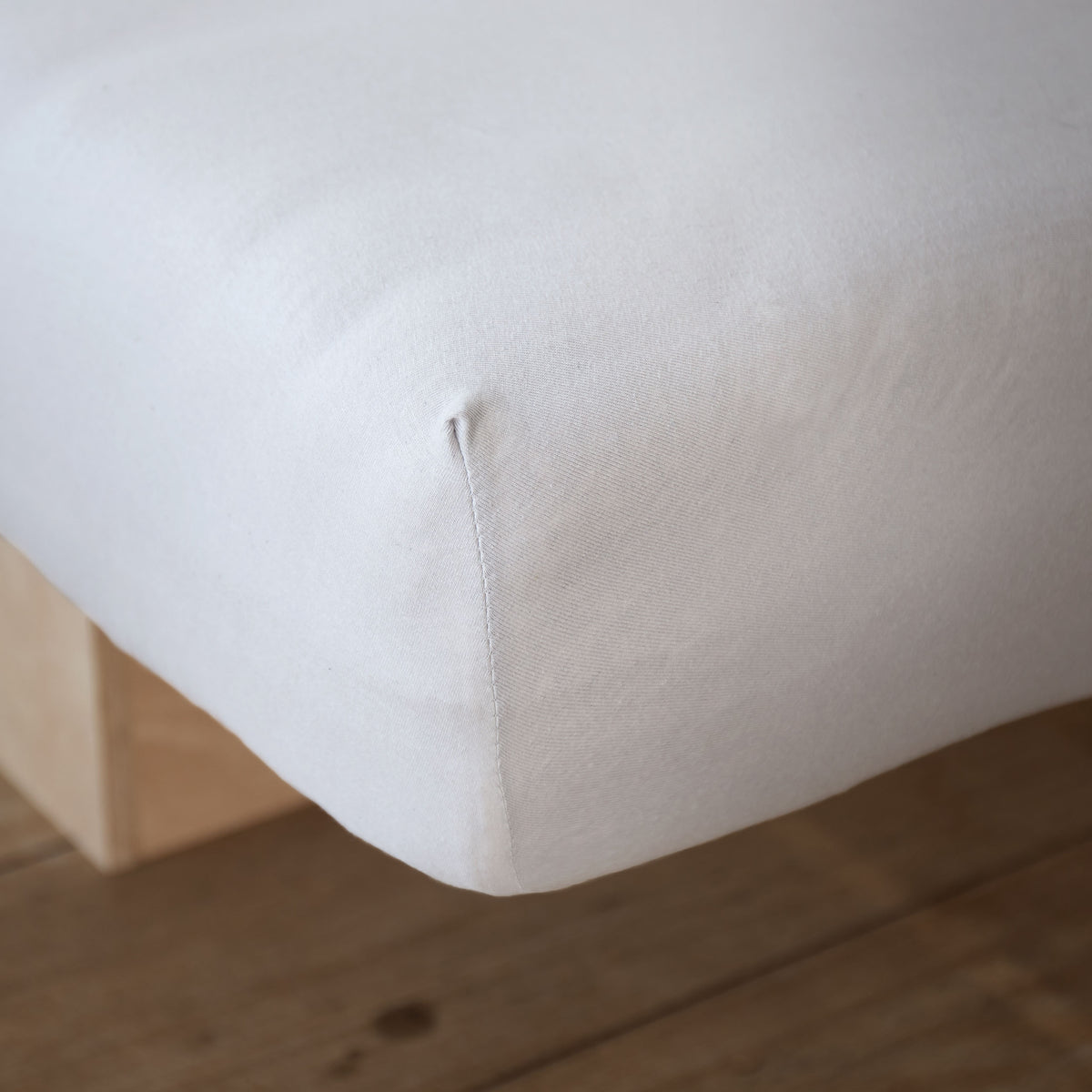 Comfort Jersey Spannbettlaken - 160 g/m² 100% Baumwolle - 180-200 x 200 cm - Weiß mit elastischem Rundum-Gummizug, superweich und passgenau.