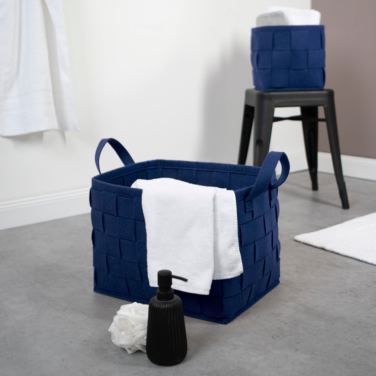 Filz-Aufbewahrungstasche M - 35 x 25 x 25 cm - Dunkelblau, moderner Filzkorb mit praktischen Tragegriffen und faltbarem Design.