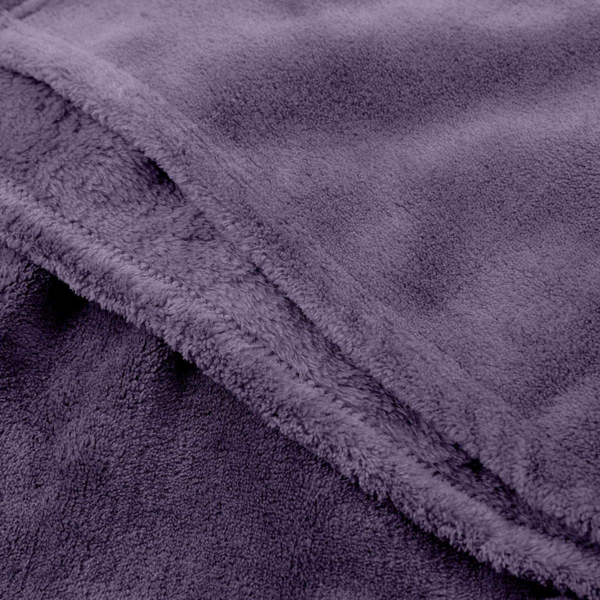Kuscheldecke - 150x200cm - Sofadecke & Tagesdecke - Lila aus weichem Coral-Fleece, ideal für Sofa und Einzelbett.