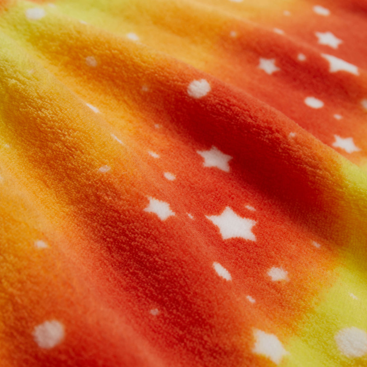 Kuscheldecke für Kinder - 150 x 180 cm - Orange Star aus kuscheligem Coral-Fleece mit farbenfrohem Sternenmuster.